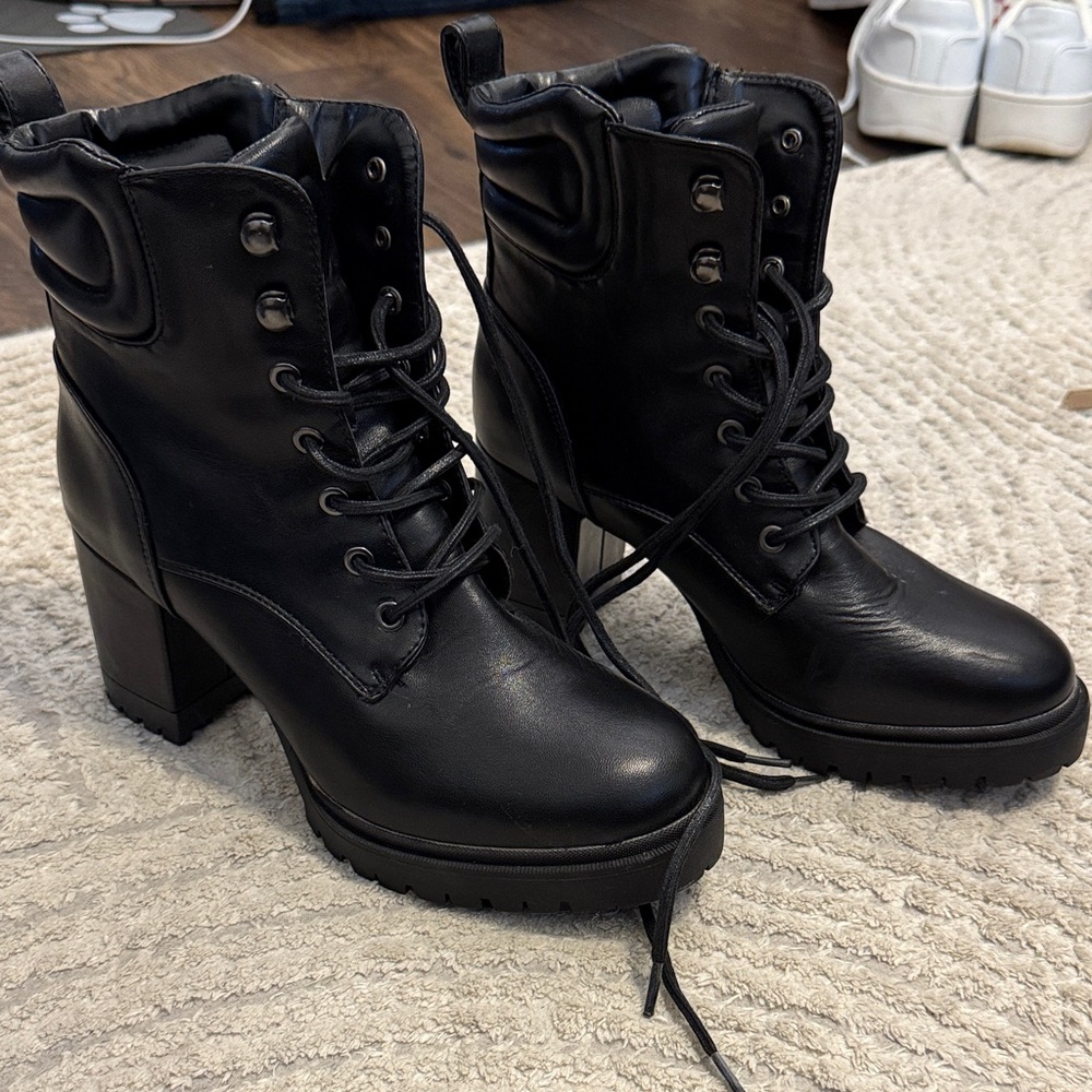 Aerosols Black Lace-Up Ankle Combat Boots Jordyn Block Heel Size 9